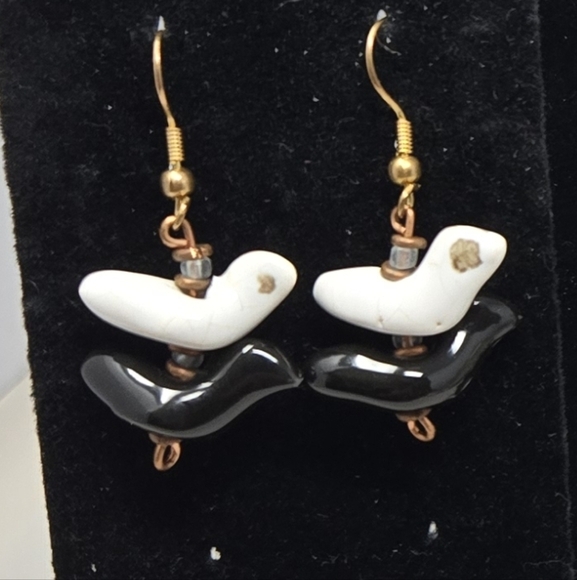 Black & White Ceramic Fetish Birds Beaded Necklace Pierced Earrings Set Vintage - Picture 4 of 12